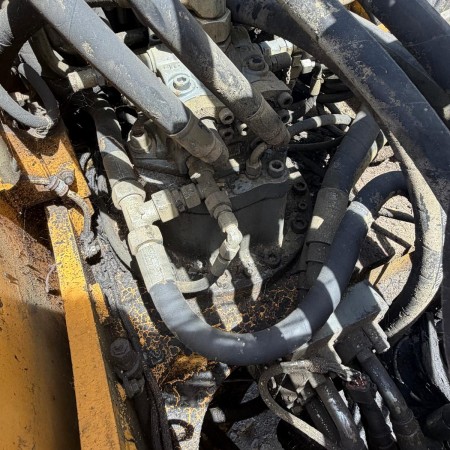 LIEBHERR - R900B - Pelle sur chenilles