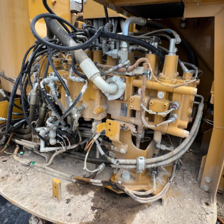 CATERPILLAR - 325F - Crawler excavator - distributor 