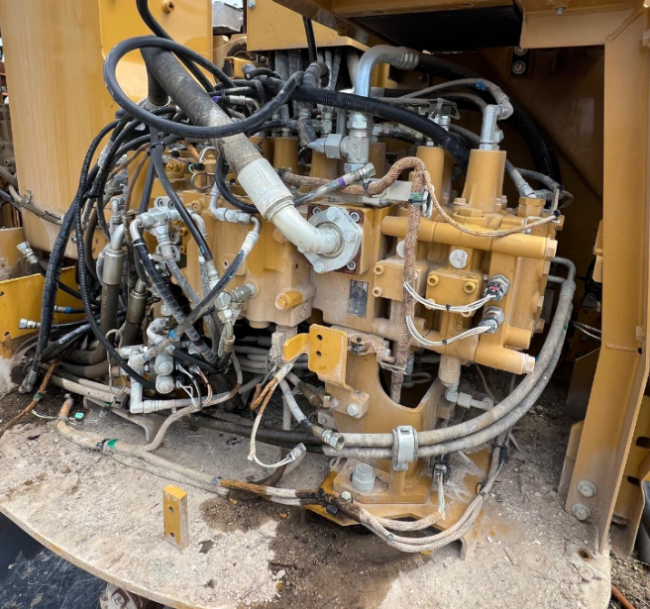 CATERPILLAR - 325F - Pelle sur chenilles - distributeur 