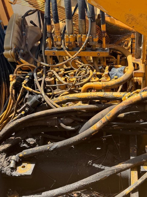 LIEBHERR - R900B - Pelle sur chenilles