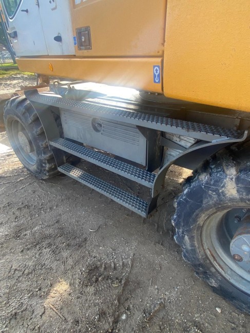 LIEBHERR - A314 - Pelle à pneus - MARCHE PIEDS