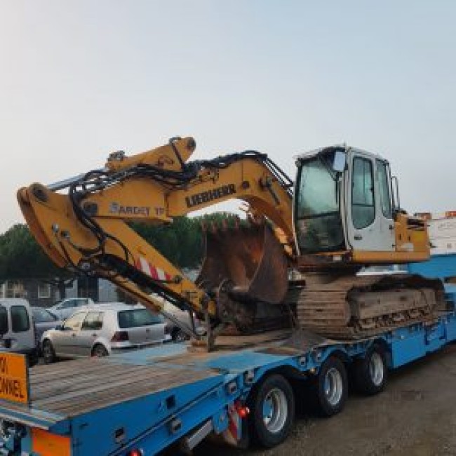 LIEBHERR - R900C - Tracked excavator