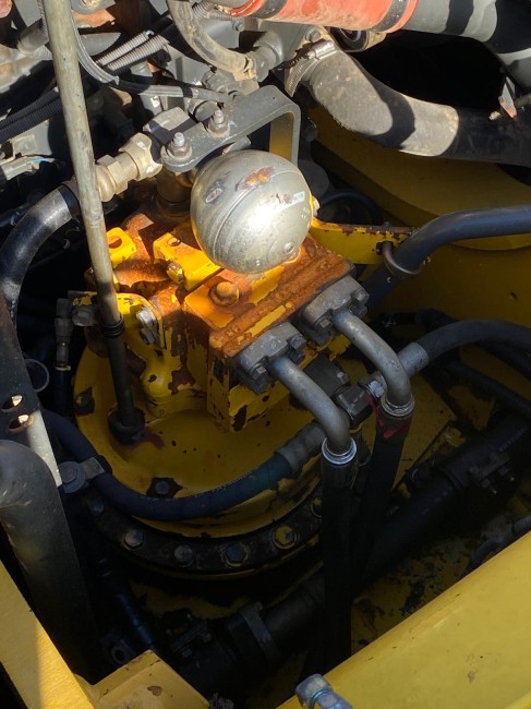 KOMATSU - PC228USLC3E0 - Pelle sur chenilles - motoreducteur de rotation