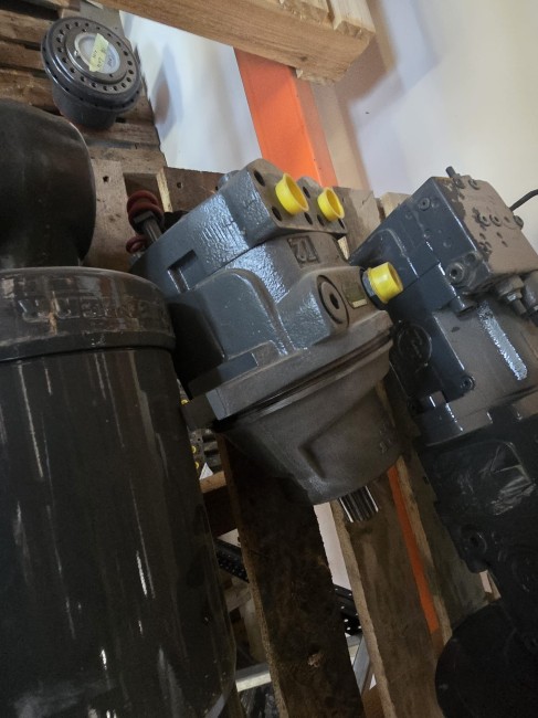 LIEBHERR - R904 - Pelle sur chenilles - Moteur de rotation 