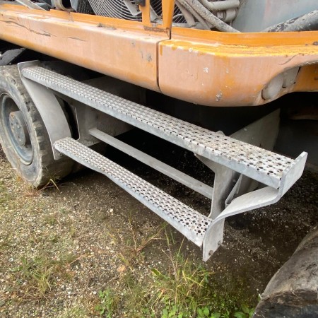 LIEBHERR - LH22M - Wheel excavator - Steps