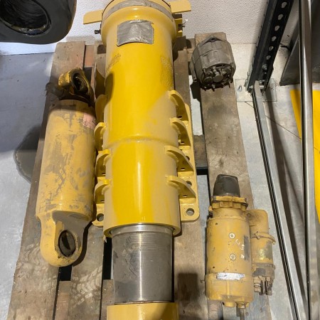 CATERPILLAR - 769D - Dumper - SUSPENSION CYLINDER