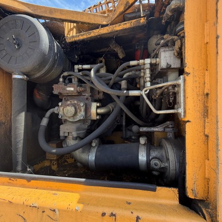 LIEBHERR - R900B - Pelle sur chenilles