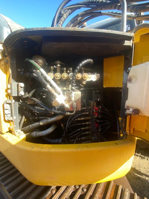 KOMATSU - PC228USLC-3E0 - Pelle sur chenilles - Distributeur