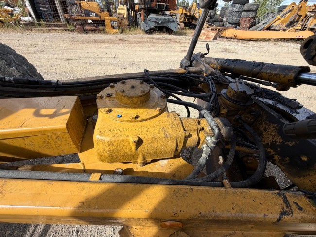 CATERPILLAR - 120M2 - Niveleuse