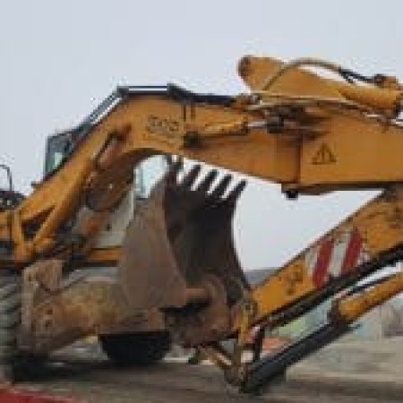 LIEBHERR - A316 - Pelle à pneus