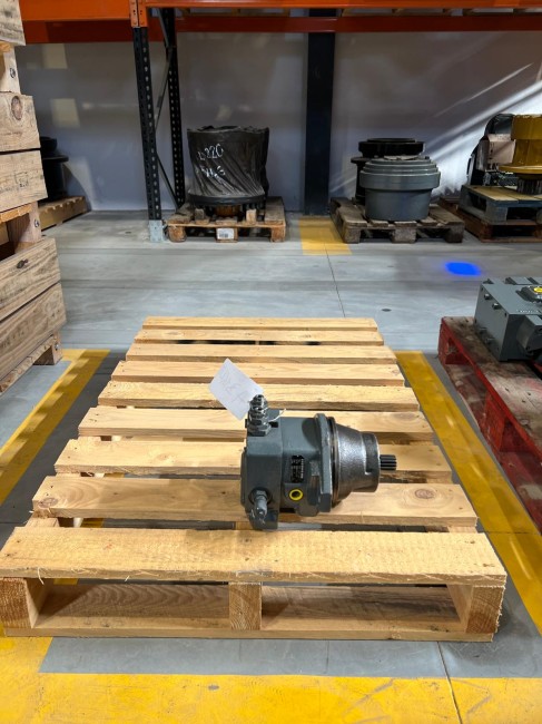 LIEBHERR -  - Pelle à pneus - Moteur rotation