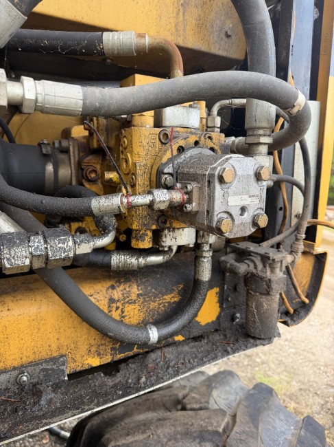 CATERPILLAR - M313D - Pelle à pneus