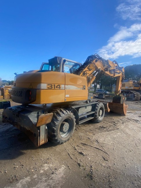 LIEBHERR - A314 - Pelle à pneus - capot