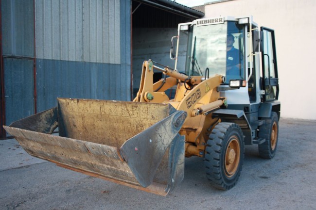 LIEBHERR - L506 - Chargeur à pneus