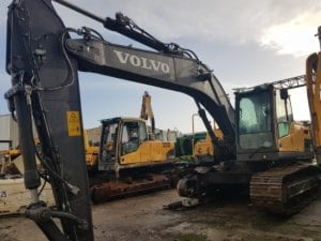 VOLVO - EC220D - Pelle sur chenilles