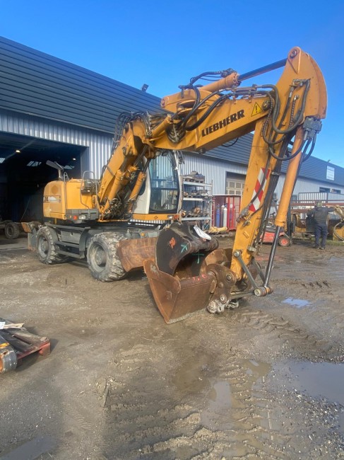 LIEBHERR - A314 - Pelle à pneus