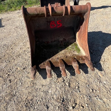  - - Crawler excavator