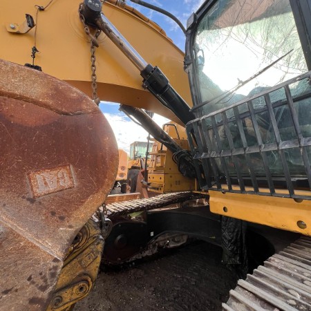 CATERPILLAR - 335F - Crawler Excavator