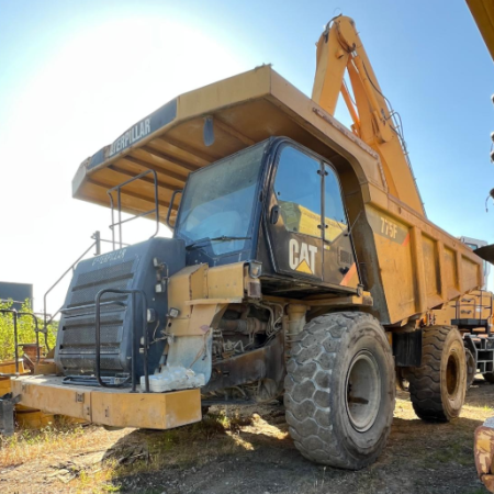 CATERPILLAR - 775F - Camión volquete