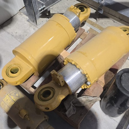 CATERPILLAR - 771D - Tombereau - Vérin suspension