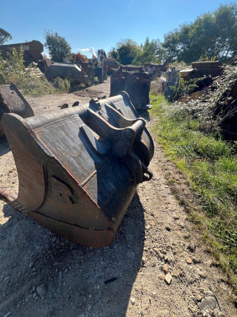 AUTRES MARQUES -  - Pelle sur chenilles