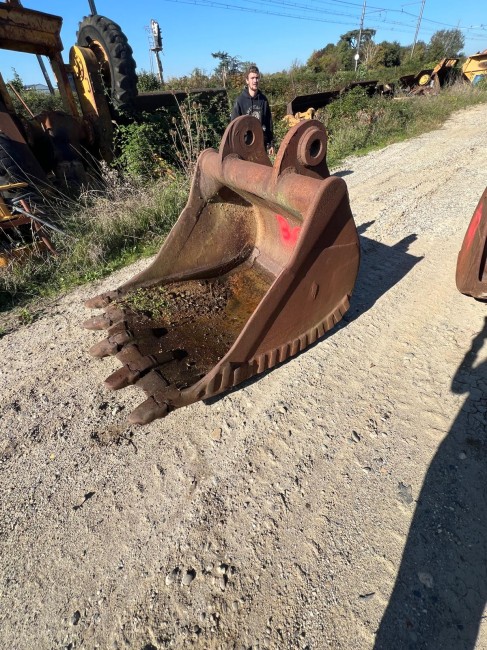 AUTRES MARQUES -  - Pelle sur chenilles