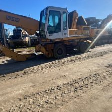 LIEBHERR - A902 - Pelle à pneus