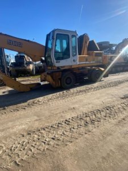 LIEBHERR - A902 - Wheel excavator